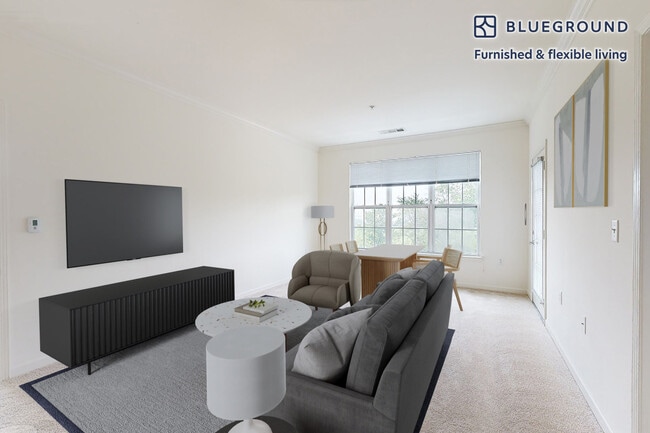 80 N Central Ave in Hempstead, NY - Foto de edificio - Building Photo