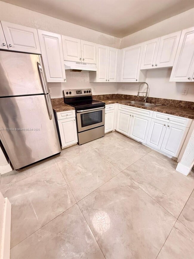 1651 SW 40th Terrace in Fort Lauderdale, FL - Building Photo - Building Photo