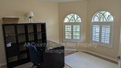 4750 Whispering Wind Ave in Tampa, FL - Building Photo - Building Photo