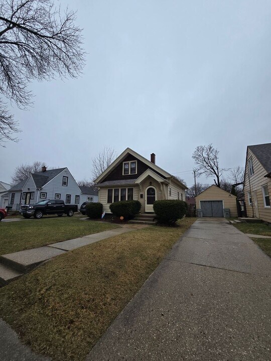5459 N 53rd St in Milwaukee, WI - Building Photo