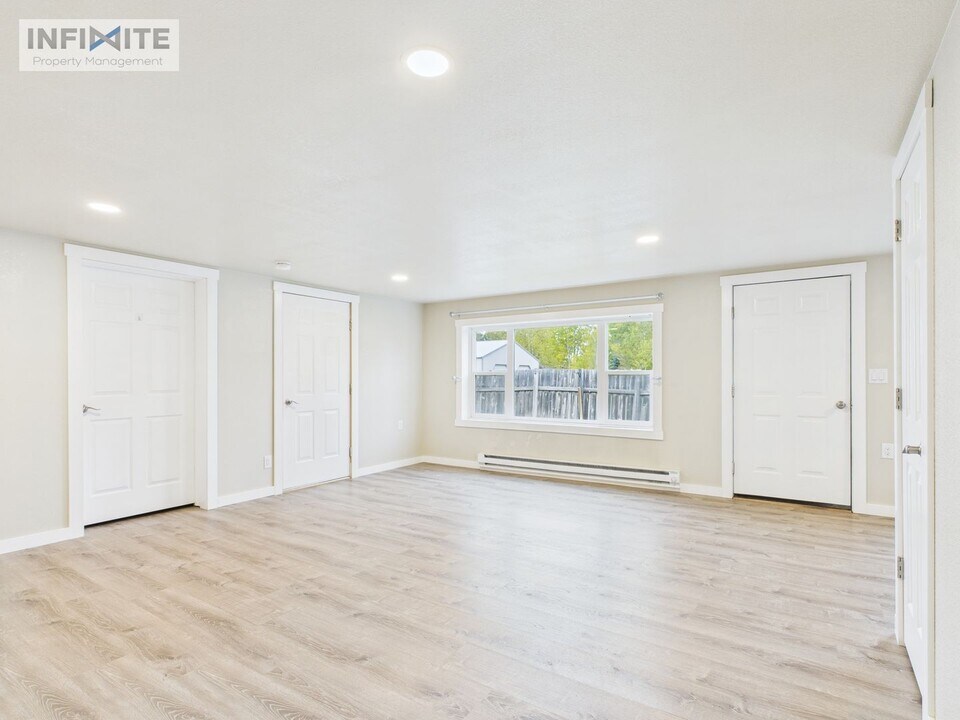 16889 Frontage Rd in Belgrade, MT - Building Photo