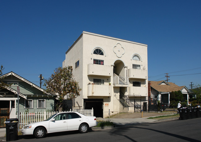 547 N Oxford Ave in Los Angeles, CA - Foto de edificio - Building Photo