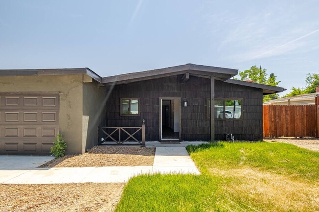 4824 Boyd Dr in Carmichael, CA - Building Photo - Building Photo