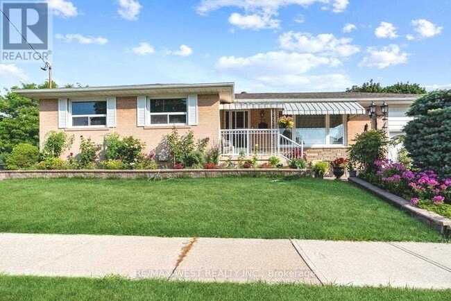 property at 28 Paragon Rd