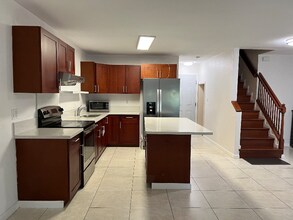 4580 Kilauea Ave in Honolulu, HI - Foto de edificio - Building Photo