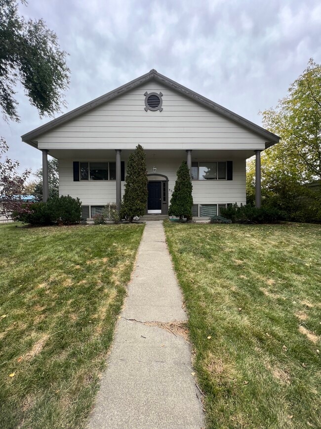 304 S Pine St in Ellensburg, WA - Foto de edificio - Building Photo