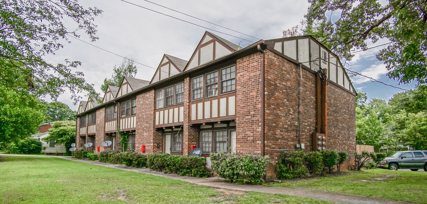 Jefferson Apartments in College Park, GA - Building Photo