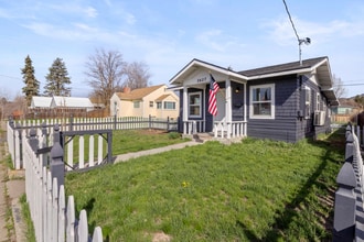 2427 Garden Ave in Klamath Falls, OR - Foto de edificio - Building Photo
