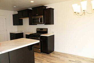 99 Ashgrove Ln in Saratoga Springs, UT - Building Photo - Building Photo