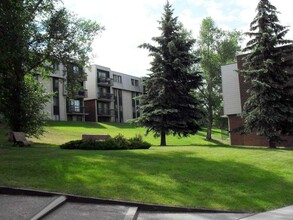 Bonaventure Apartments in Calgary, AB - Building Photo - Building Photo