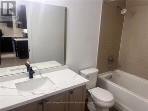 2490 Old Bronte Rd in Oakville, ON - Building Photo - Building Photo