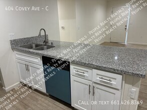 404 Covey Ave in Bakersfield, CA - Building Photo - Building Photo