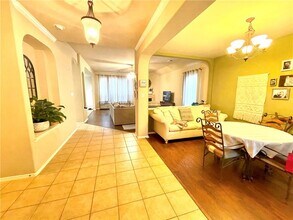 2200 Lou John St in Austin, TX - Building Photo - Building Photo