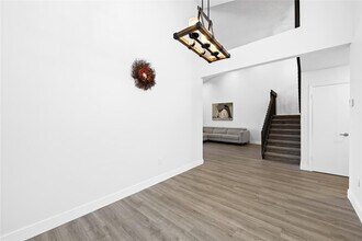 8245 NW 70th St in Tamarac, FL - Building Photo - Building Photo