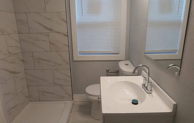 2875 N 50th St in Milwaukee, WI - Foto de edificio - Building Photo