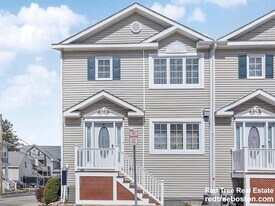 40 Myrtle St in Waltham, MA - Building Photo