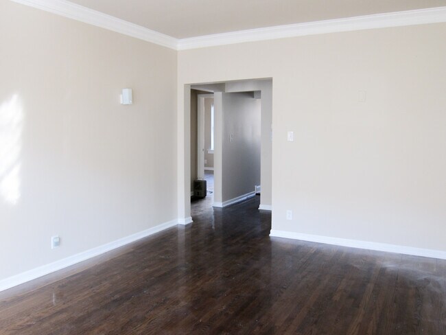 2648 E 78th St in Chicago, IL - Building Photo - Building Photo