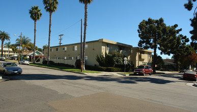 Nevada Street Apartments in Oceanside, CA - Foto de edificio - Building Photo