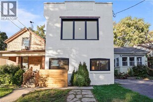 30 Jones St in Hamilton, ON - Building Photo