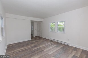 30 Laurel Hill Ln in Berkeley Springs, WV - Building Photo