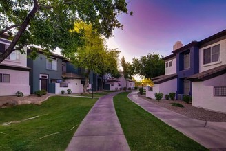 Verano Townhomes in Phoenix, AZ - Building Photo - Building Photo