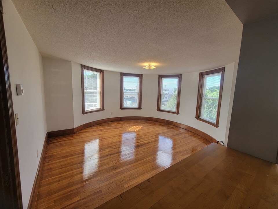412 Centre St, Unit #3 in Boston, MA - Building Photo