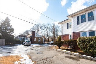 505 Bullocks Point Ave in East Providence, RI - Building Photo - Building Photo