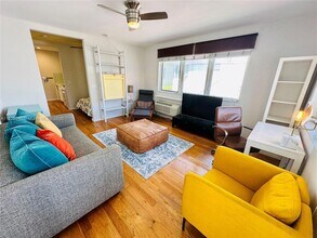 745 13th St, Unit 17 in Miami Beach, FL - Building Photo - Building Photo