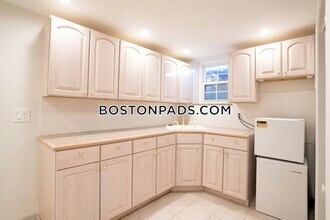 40 Puddingstone Ln, Unit 1 in Newton, MA - Foto de edificio - Building Photo