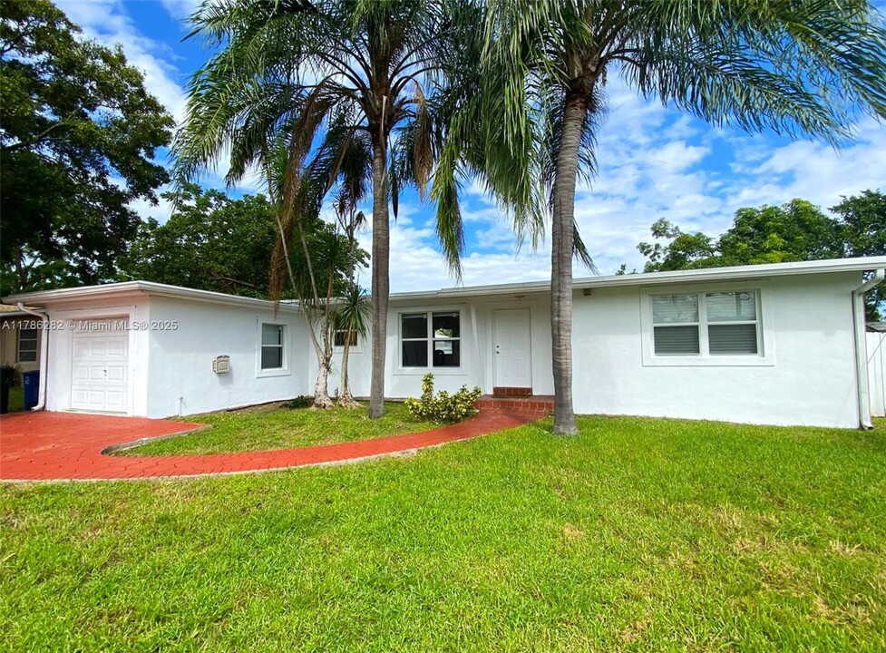 622 SW 6th St in Hallandale Beach, FL - Building Photo