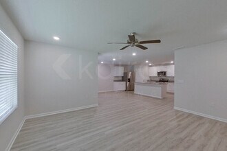 393 Monarch Ln in Pensacola, FL - Foto de edificio - Building Photo