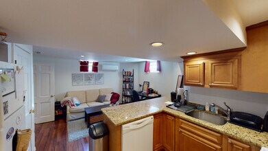 9 Ashton Pl, Unit B in Cambridge, MA - Building Photo - Building Photo