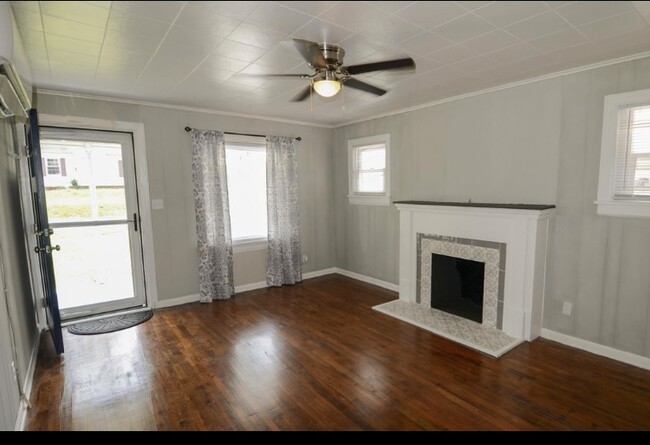 917 W Della St in Springfield, MO - Building Photo - Building Photo