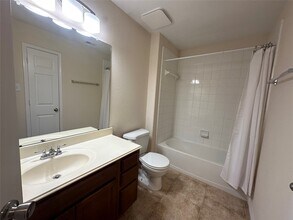 18922 Wellock Ln in Tomball, TX - Foto de edificio - Building Photo