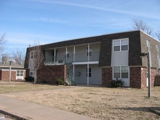 Cleveland Apartments in Coffeyville, KS - Building Photo