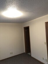 2012 Cedar St in Muscatine, IA - Building Photo - Building Photo