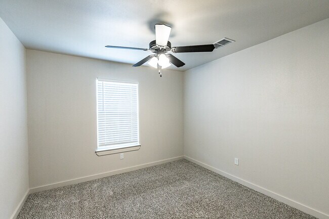 12003 Englewood Ave in Lubbock, TX - Building Photo - Building Photo
