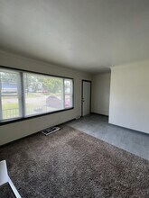 1407 32nd St NE in Cedar Rapids, IA - Building Photo - Building Photo