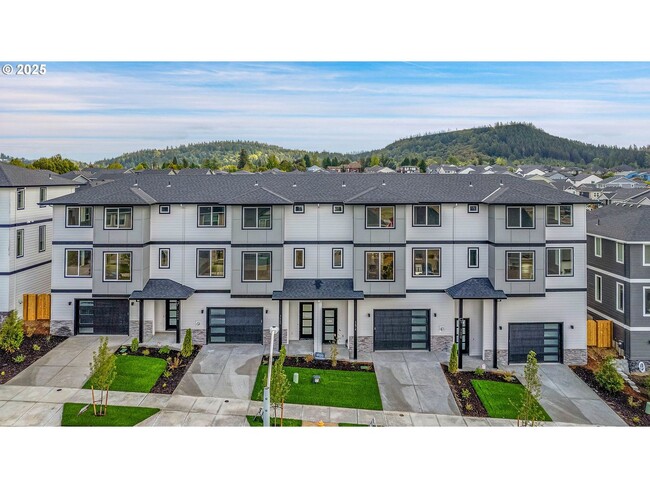 3660 SW Sandlewood Ln