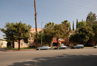 Monterra Ridge Apartments in Canoga Park, CA - Foto de edificio - Building Photo