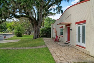 1647 Lake Ella Dr in Tallahassee, FL - Foto de edificio - Building Photo