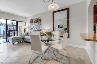 805 River Point Dr in Naples, FL - Foto de edificio - Building Photo