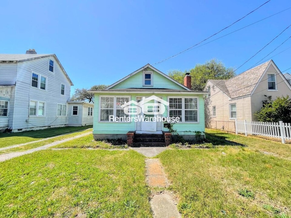 2235 E Ocean View Ave in Norfolk, VA - Building Photo