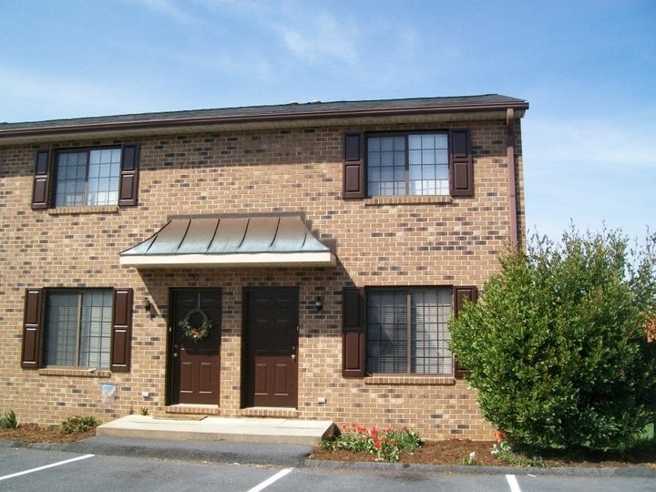Twin Mountain Townhomes in Staunton, VA - Foto de edificio