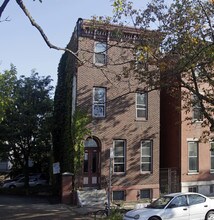 2113 Spring Garden St in Philadelphia, PA - Foto de edificio - Building Photo