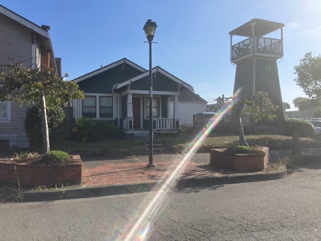 property at 728 2nd St