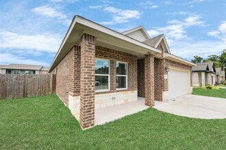314 Carlos Leal Dr in Dayton, TX - Foto de edificio - Building Photo