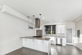 92 E Newton St in Seattle, WA - Building Photo - Building Photo