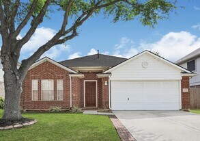 5007 Ridgeway Dr in Pasadena, TX - Building Photo
