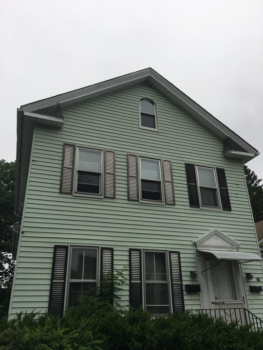 74 Berkshire St, Unit 2 in Springfield, MA - Building Photo